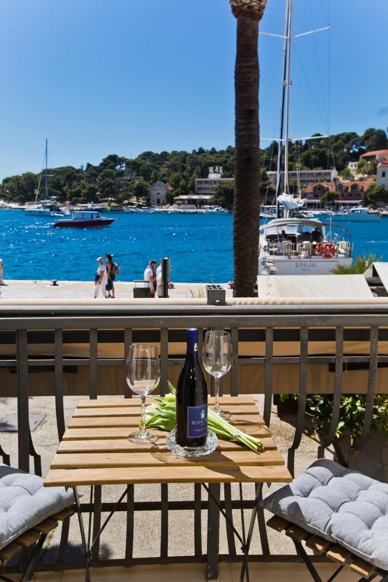 Riva Yacht Hvar Town Apartment Exterior photo